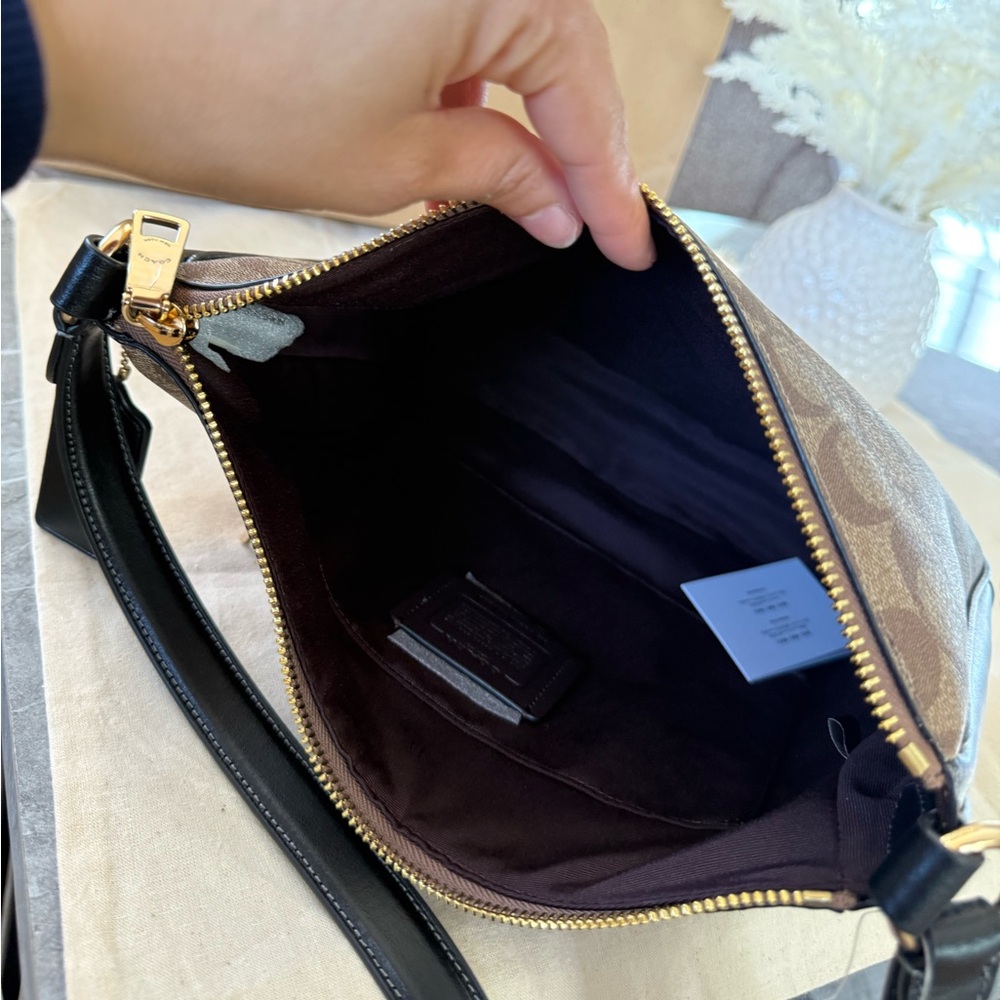 New, authentic Coach Signature Brown and Black crossbody bag - Picture 7 of 12